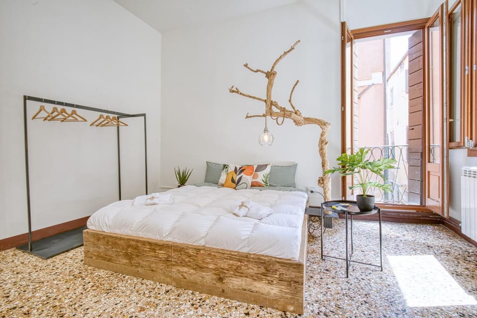 Bed, Balcony/Terrace, Photo of the whole room, Bedroom, internet, air conditioner