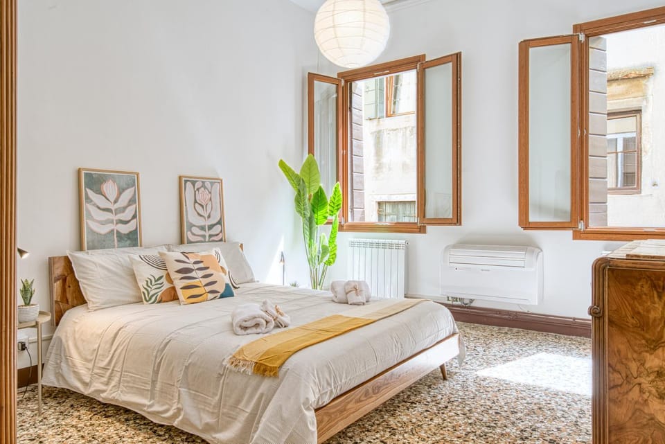 Bed, Photo of the whole room, Bedroom, Supermarket/grocery shop, heating, internet, towels, wardrobe, air conditioner