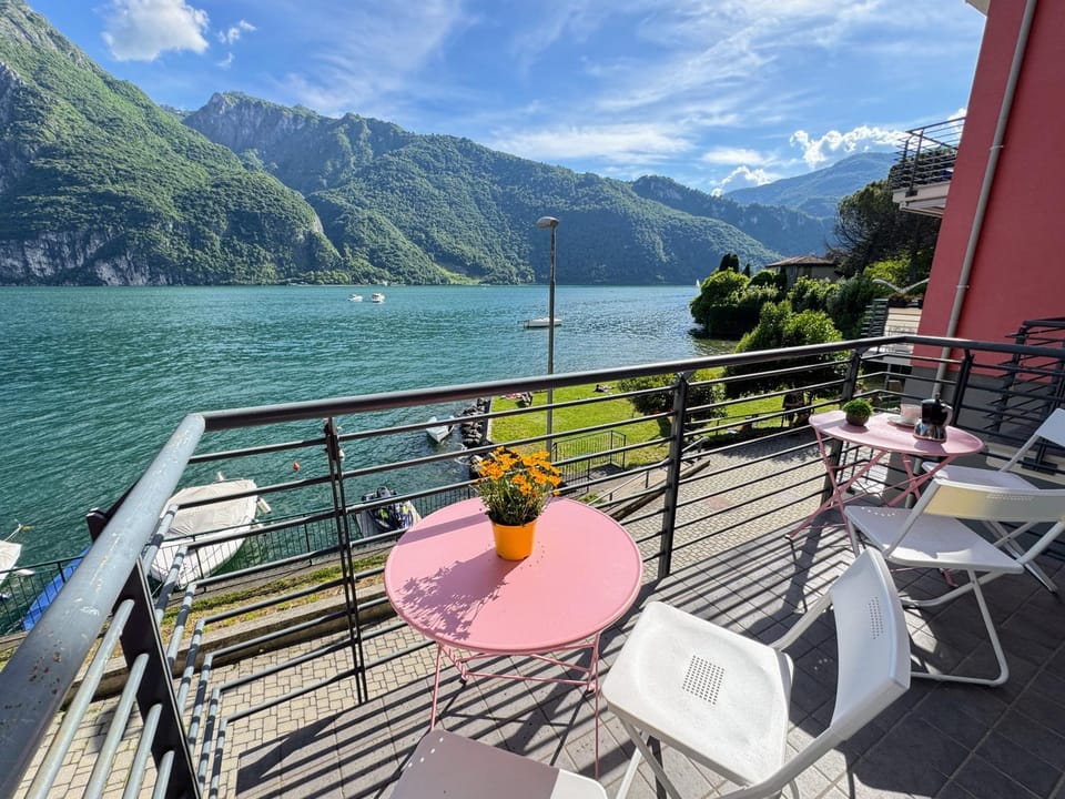 Patio, Day, Natural landscape, View (from property/room), Balcony/Terrace, Lake view, Mountain view