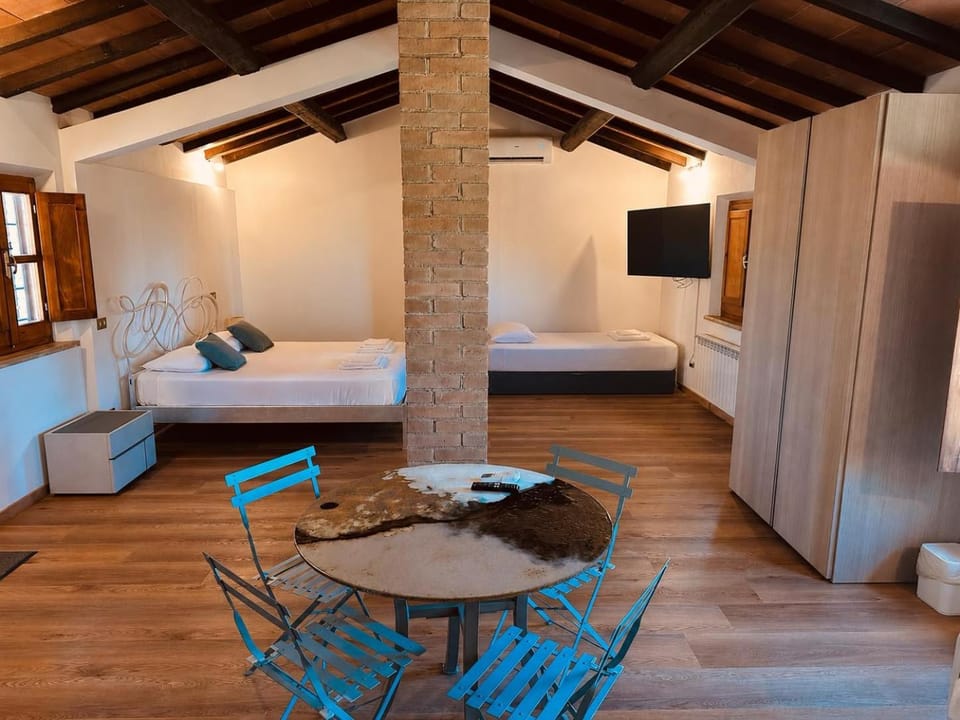 Bed, Photo of the whole room, Seating area, Bedroom