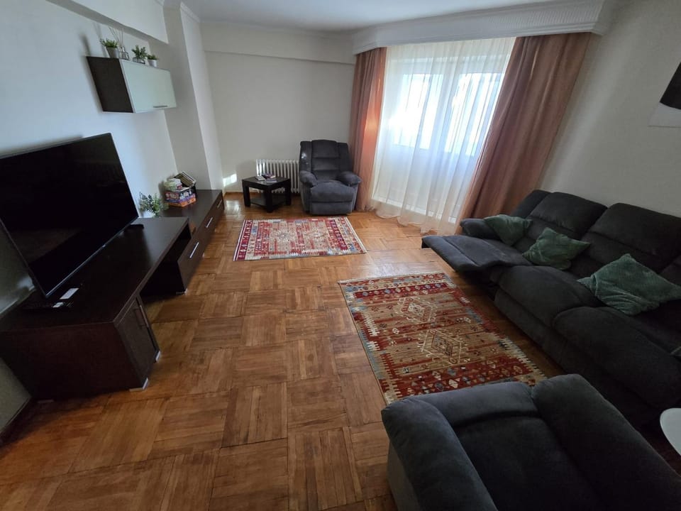 Apartament 3 camere, zona Dedeman Apartment in Romania