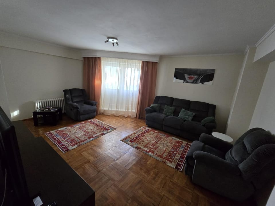Apartament 3 camere, zona Dedeman Apartment in Romania