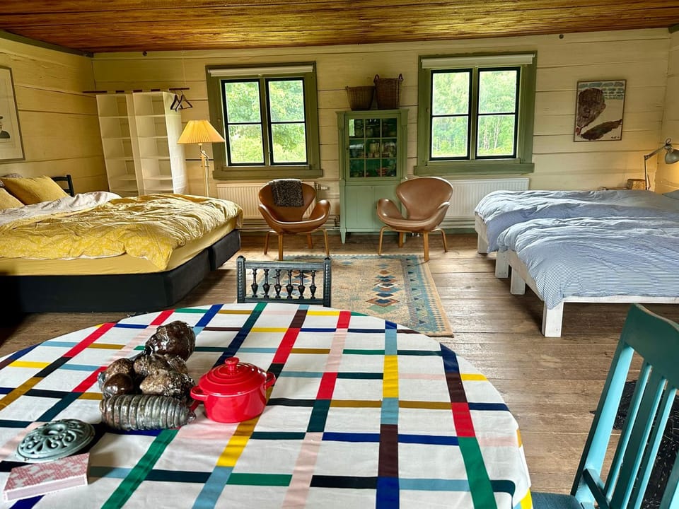 Bed, Photo of the whole room, Seating area, Dining area, Bedroom