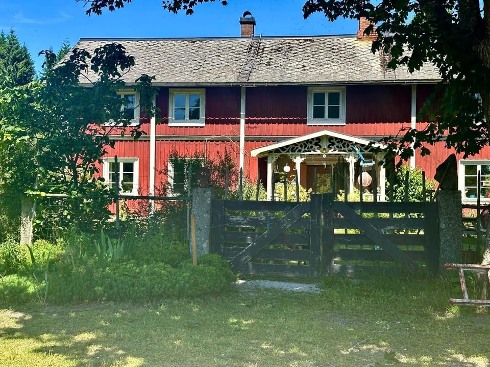 Property building, Day, Garden, Garden view