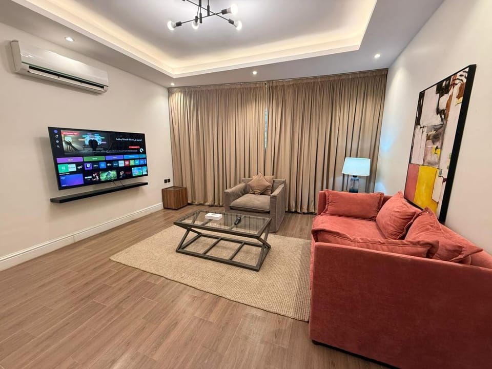 Communal lounge/ TV room, TV and multimedia, Living room, Seating area, Evening entertainment, air conditioner