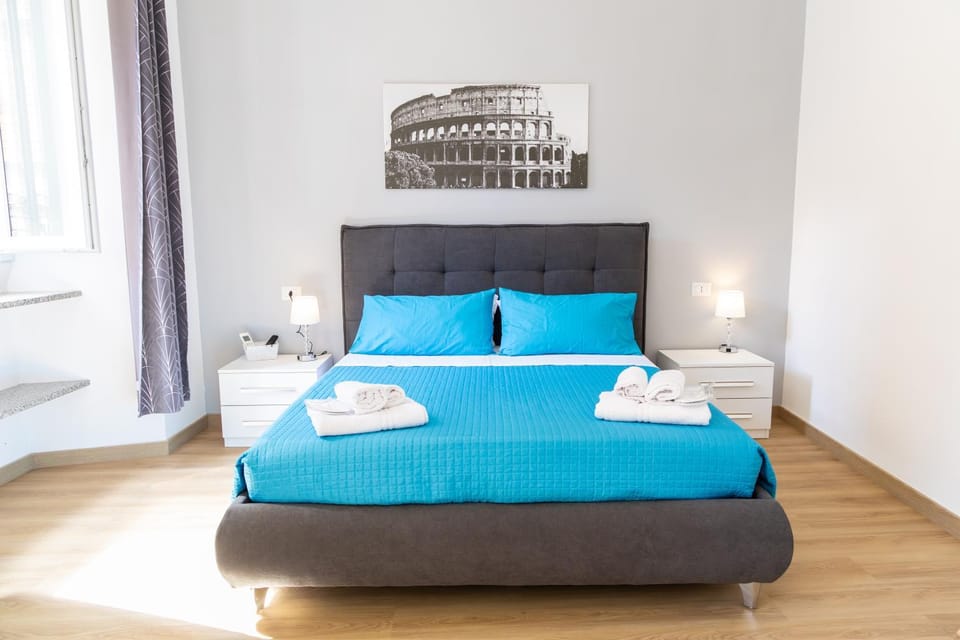 Bed, Photo of the whole room, Bedroom, towels