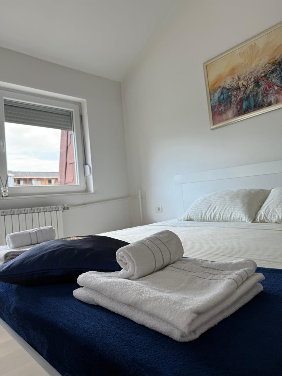 Bedroom, towels