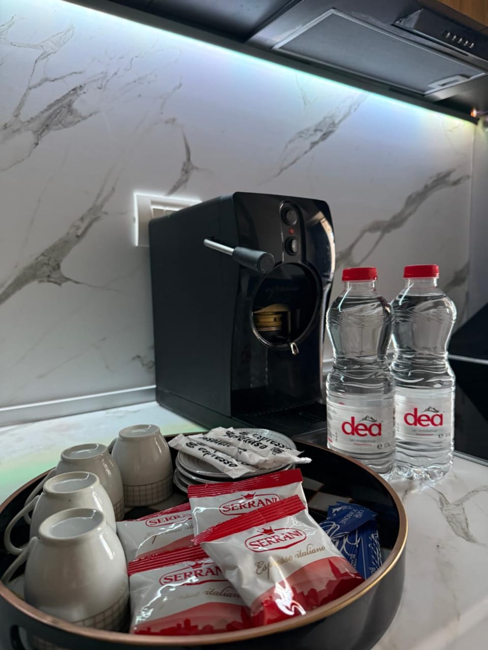 Coffee/tea facilities, kitchen