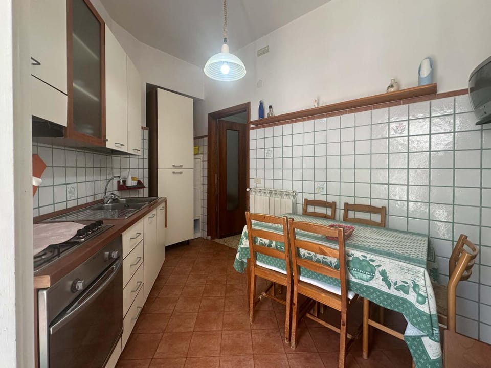 Kitchen or kitchenette, oven, stove
