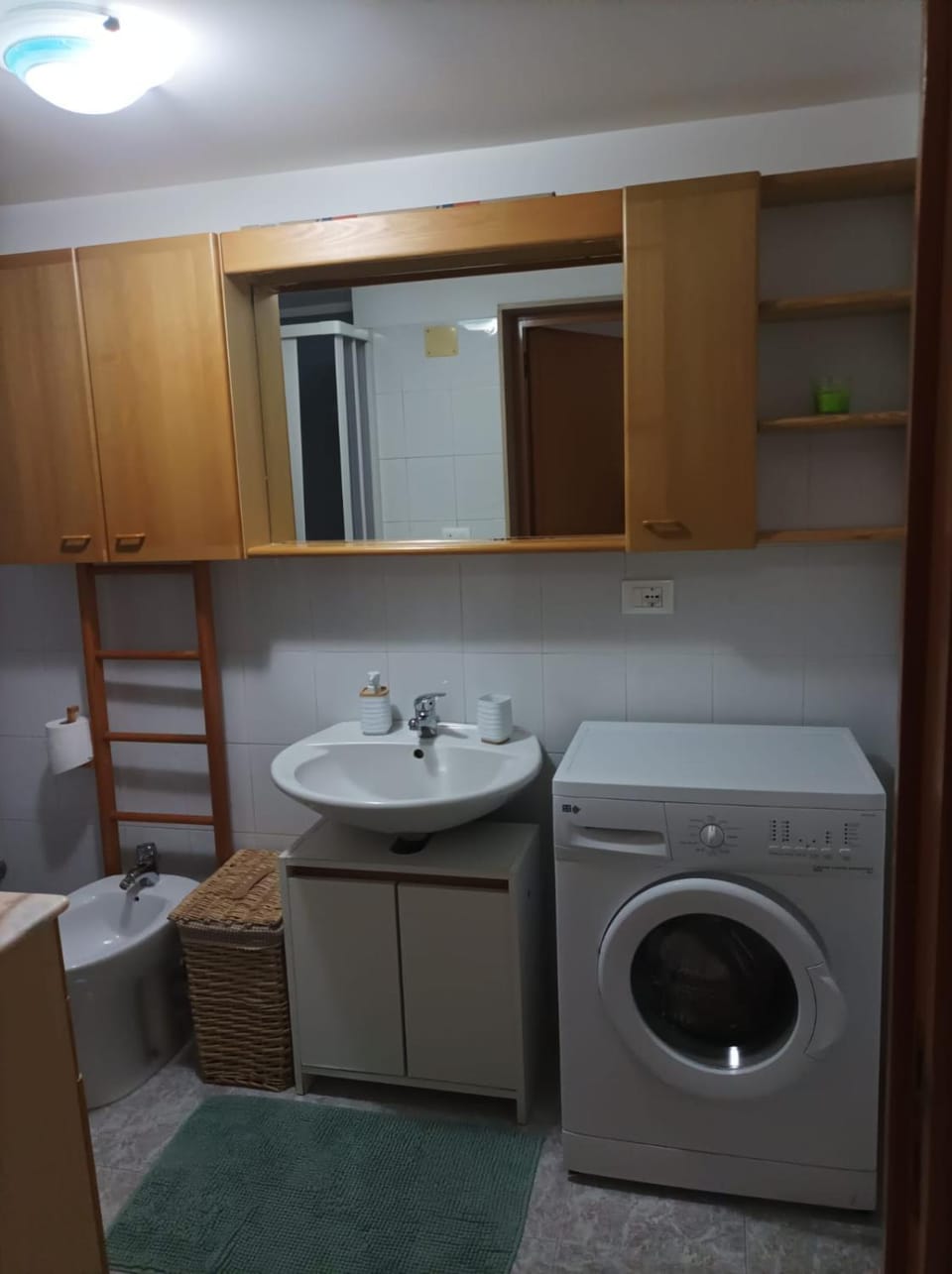 Bathroom, washing machine