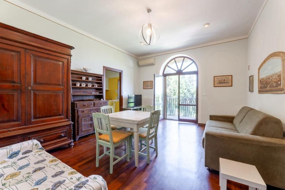 R37 - Casa Tamarina . Apartment in Marcelli