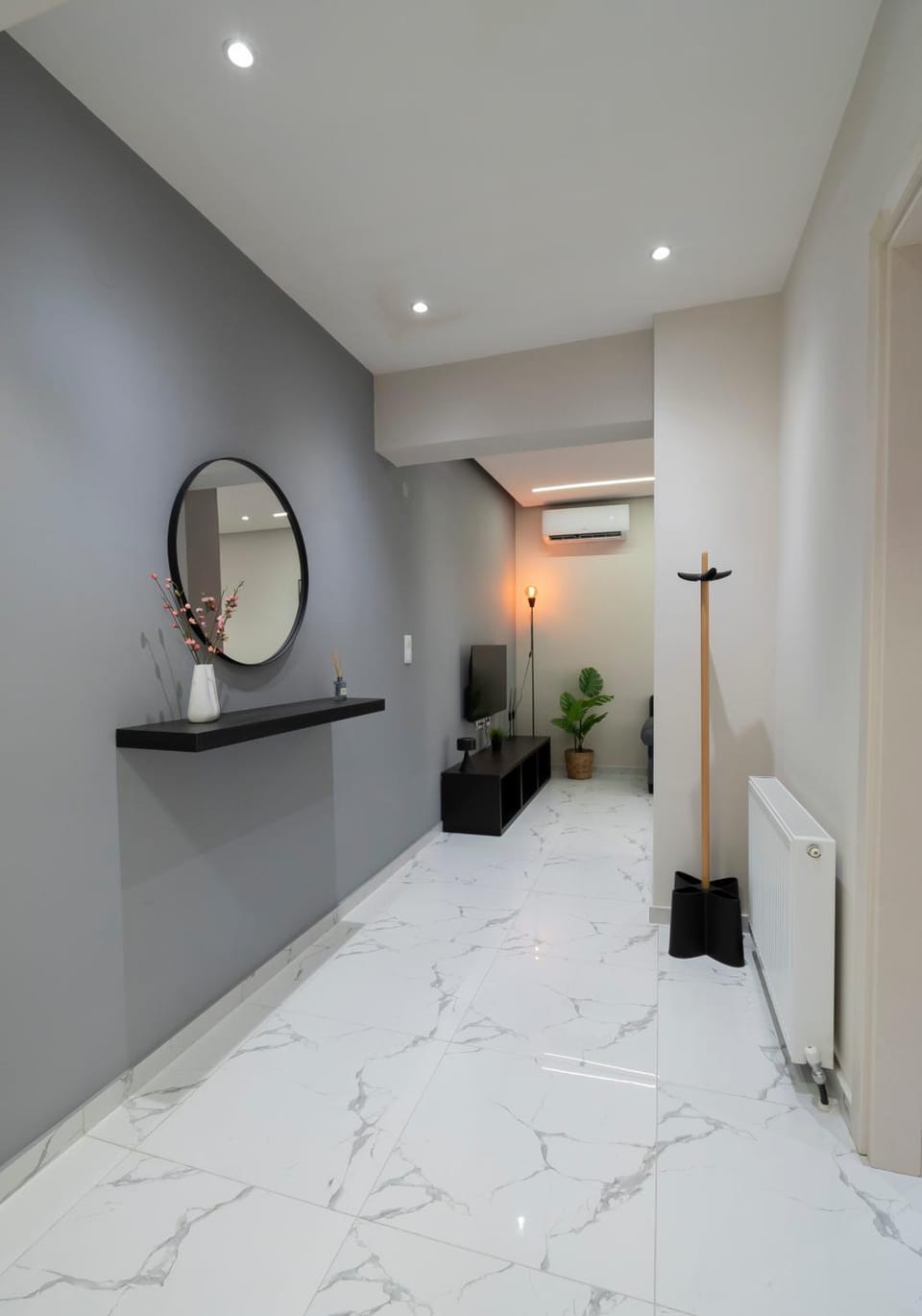Photo of the whole room, Decorative detail, air conditioner