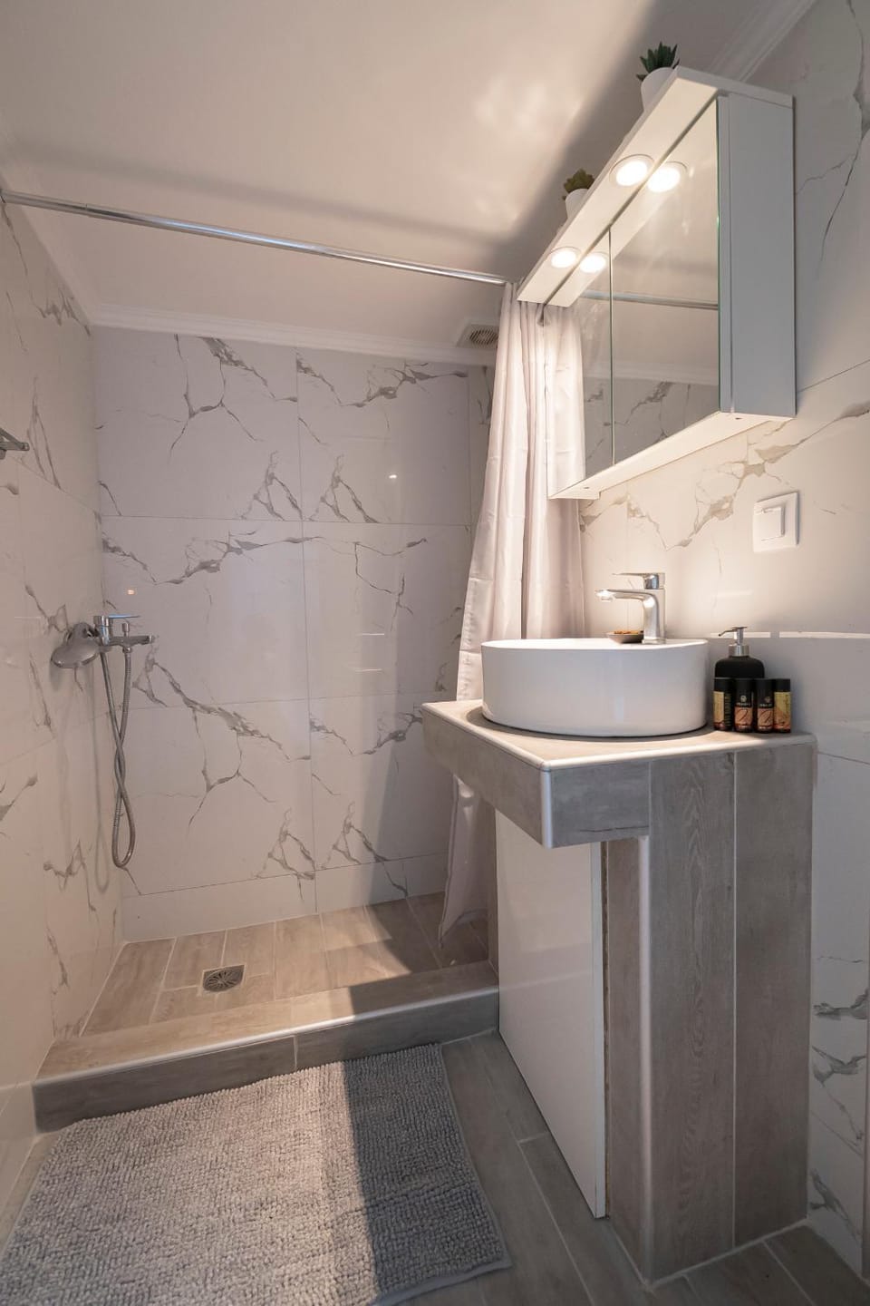 Shower, Toilet, Bathroom, Bath