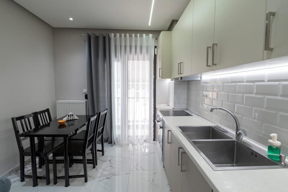 Kitchen or kitchenette, Dining area, kitchen