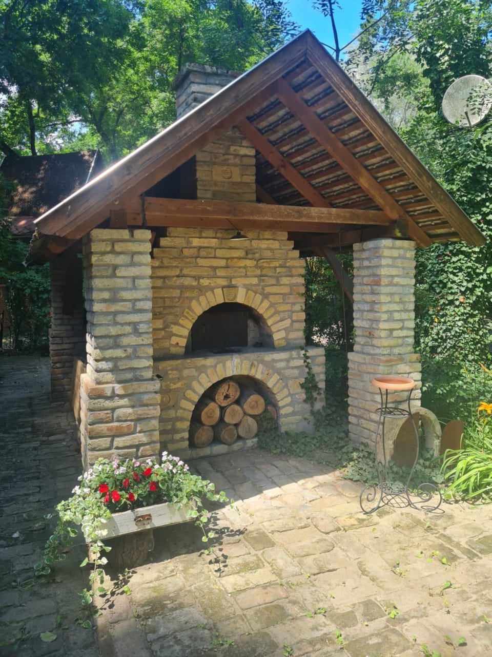 BBQ facilities, Garden