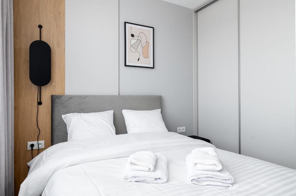 Bed, Photo of the whole room, wardrobe