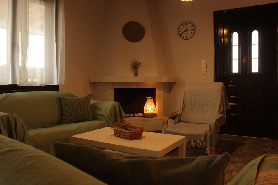 Living room, Seating area, fireplace