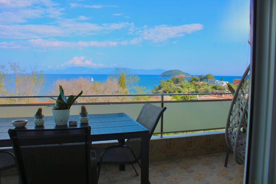 Day, Natural landscape, View (from property/room), Balcony/Terrace, Dining area, Sea view