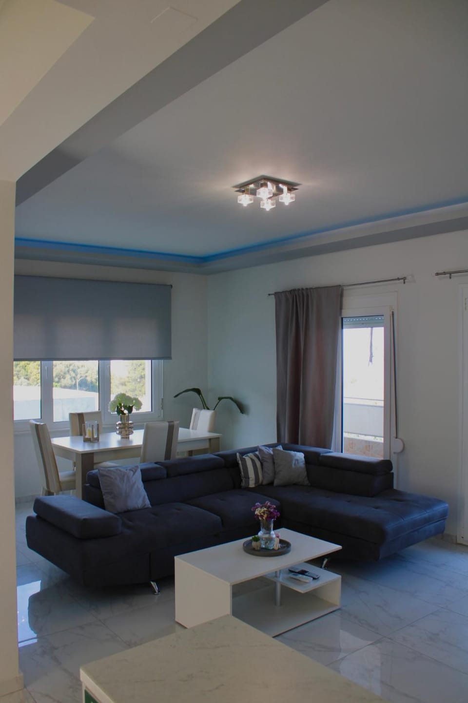 TV and multimedia, Living room, Seating area, Dining area, Entertainment