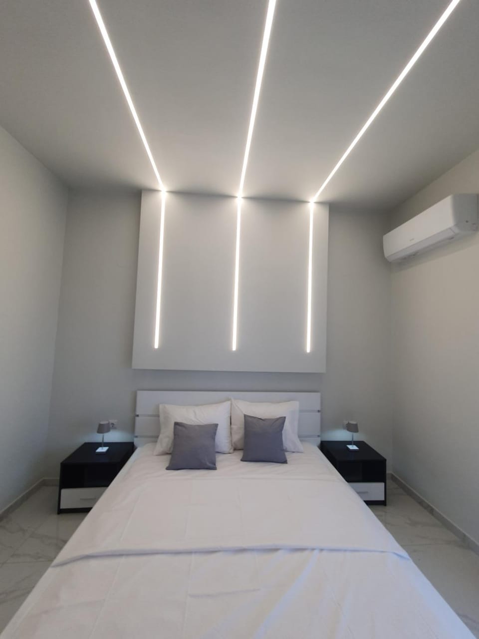 Bed, Photo of the whole room, Bedroom, air conditioner