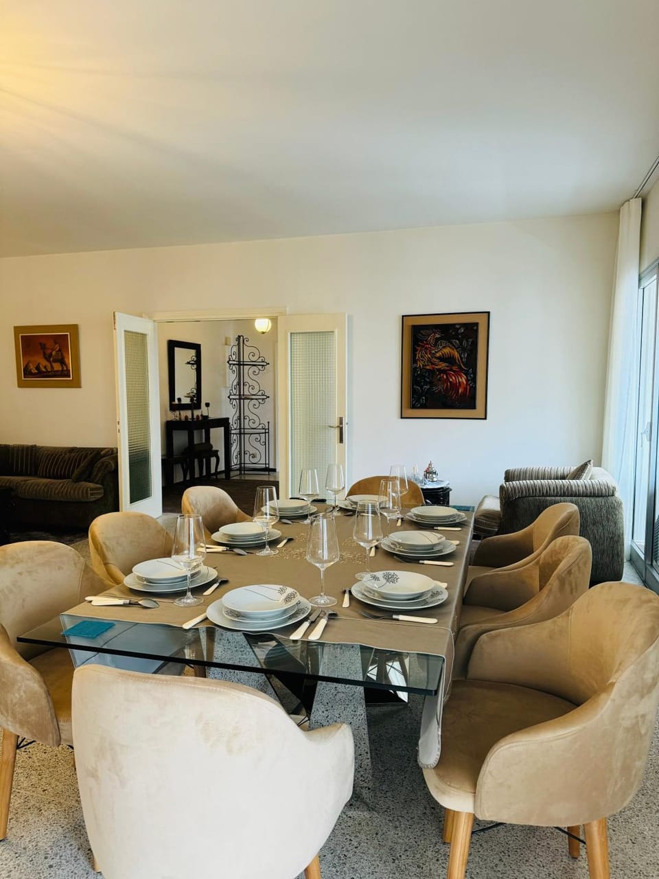 Seating area, Dining area, heating, air conditioner