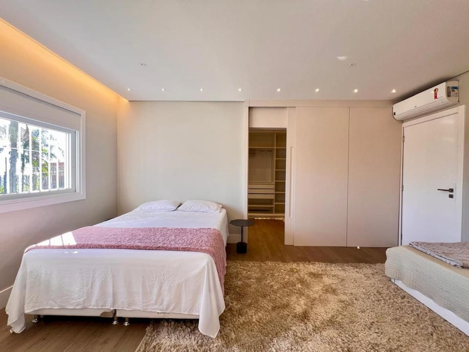 Bedroom, wardrobe, air conditioner
