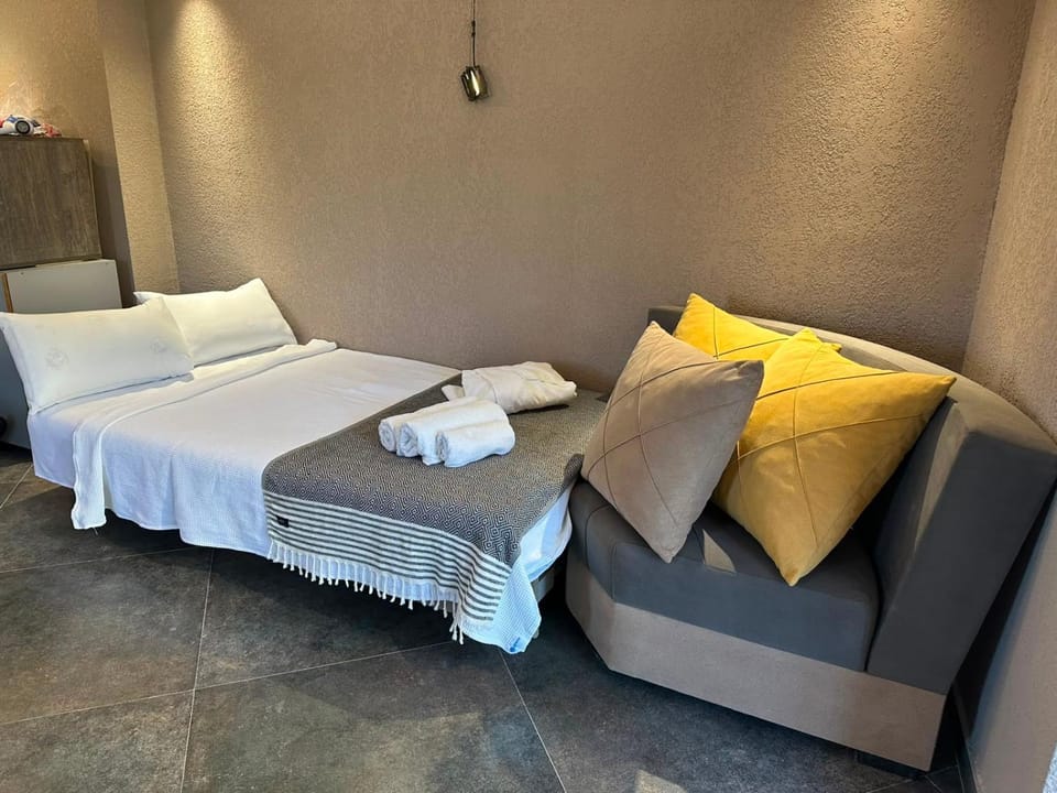 hotel Labyrinth pool Hotel in Tbilisi
