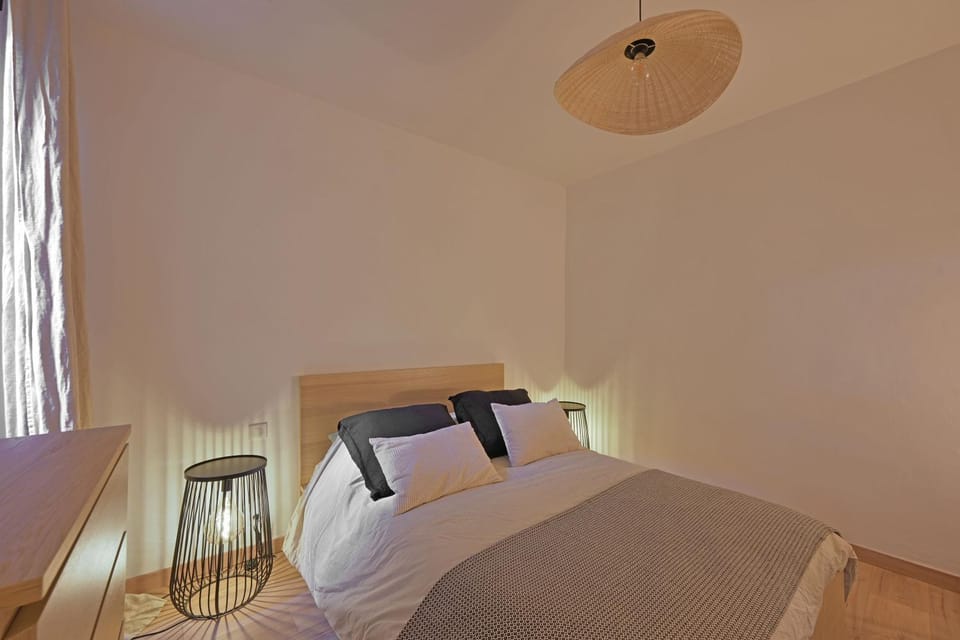 Bed, Photo of the whole room, Bedroom