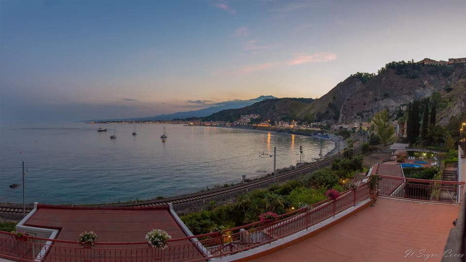 Property building, Nearby landmark, Natural landscape, Mountain view, Sea view, Sunrise, Sunset