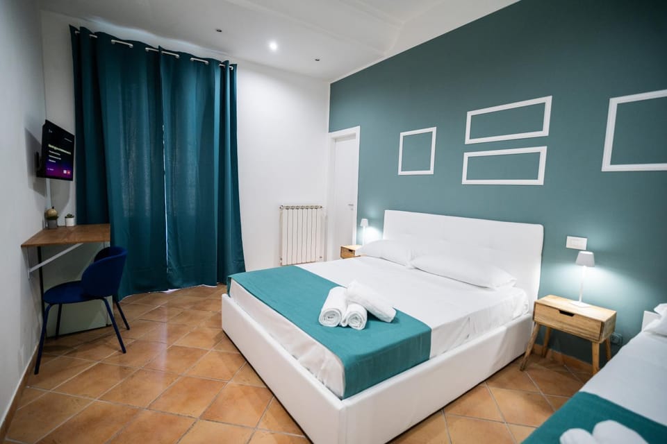 Bed, TV and multimedia, Balcony/Terrace, Photo of the whole room, Seating area, Bedroom, heating, minibar, towels