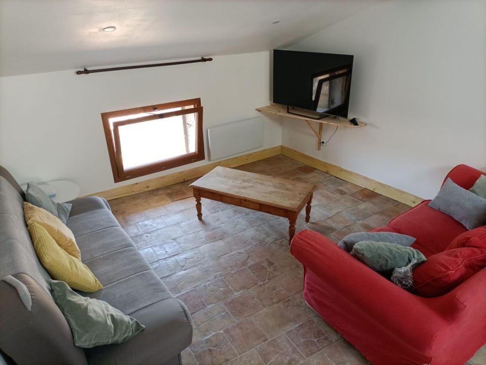 Communal lounge/ TV room, TV and multimedia, Living room