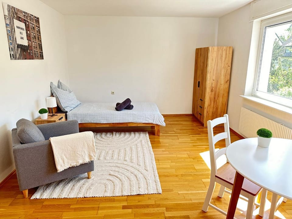 Bed, Living room, Photo of the whole room, Seating area, Dining area, Bedroom
