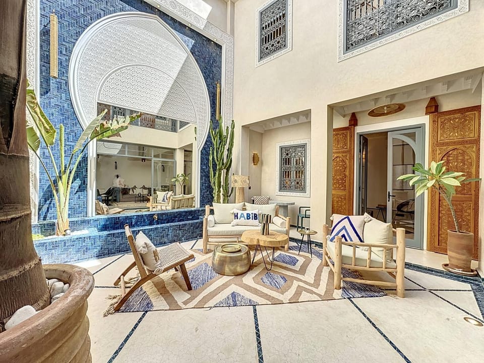 Patio, Living room