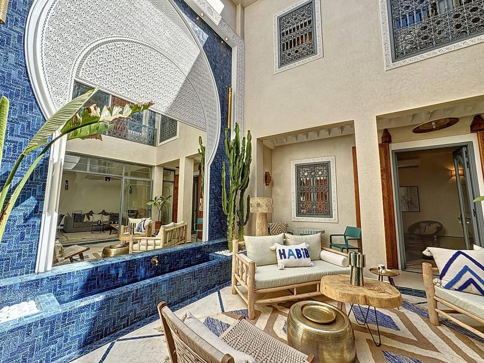 Patio, Day, Seating area