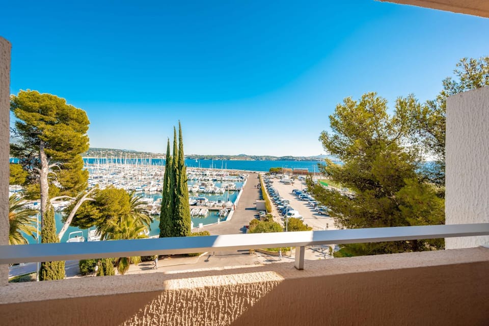 Day, Natural landscape, Balcony/Terrace