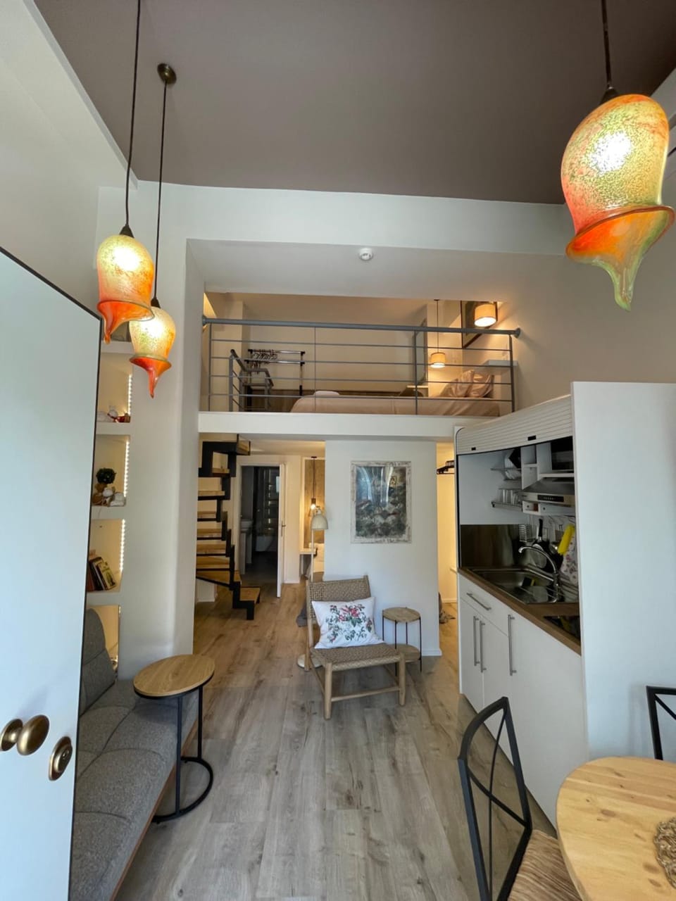 Kitchen or kitchenette, Living room, Seating area, Dining area