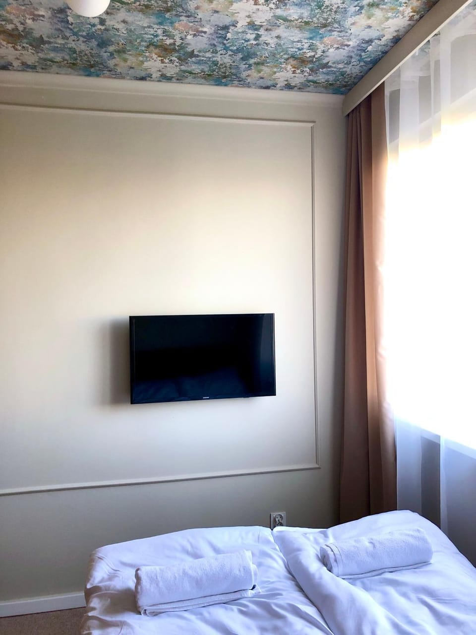 Bed, TV and multimedia, Photo of the whole room