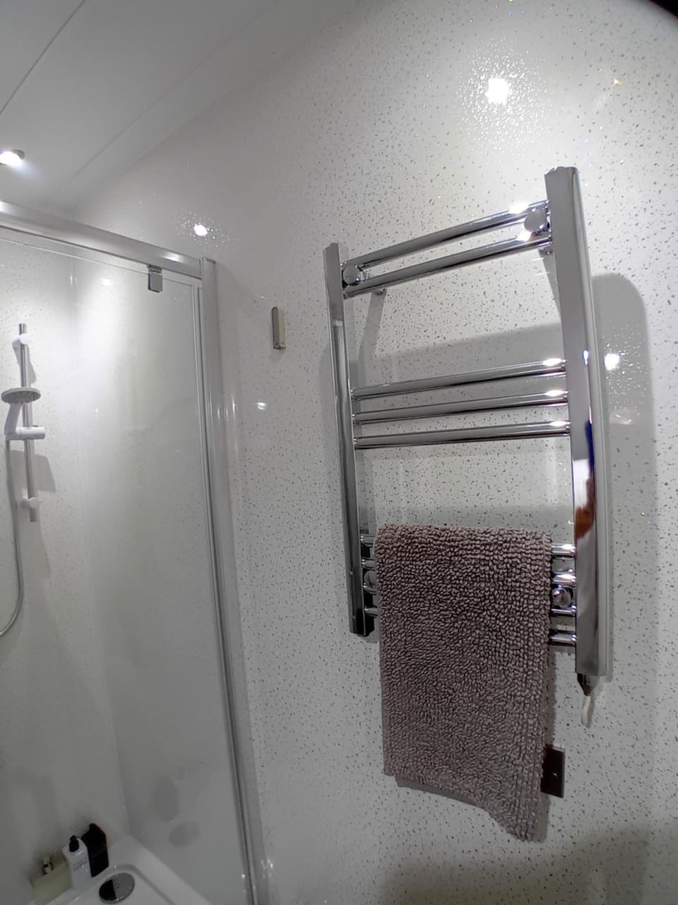 Shower, Bathroom, towels
