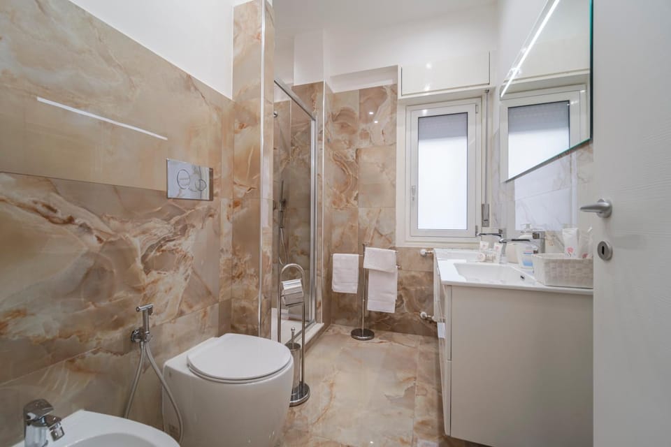 Shower, Toilet, Bathroom, bidet, towels