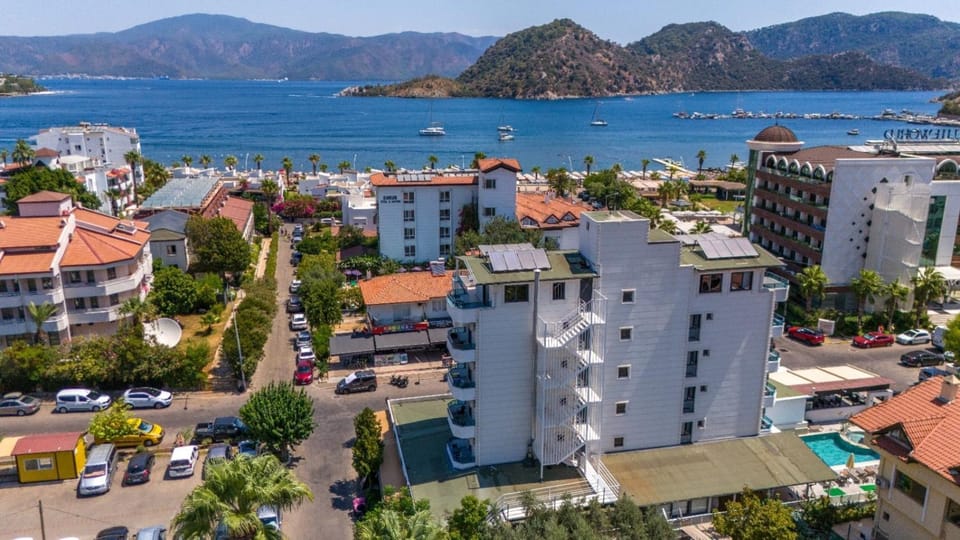 Property building, Off site, Natural landscape, Mountain view, Sea view