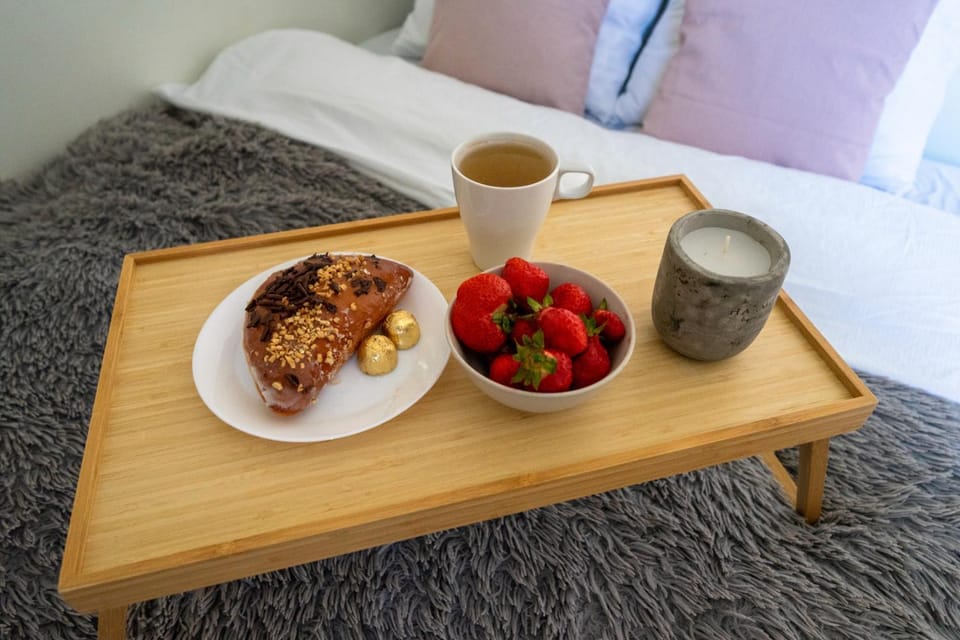 Bed, Food and drinks, Bedroom, Food, Breakfast, Lunch, Drinks
