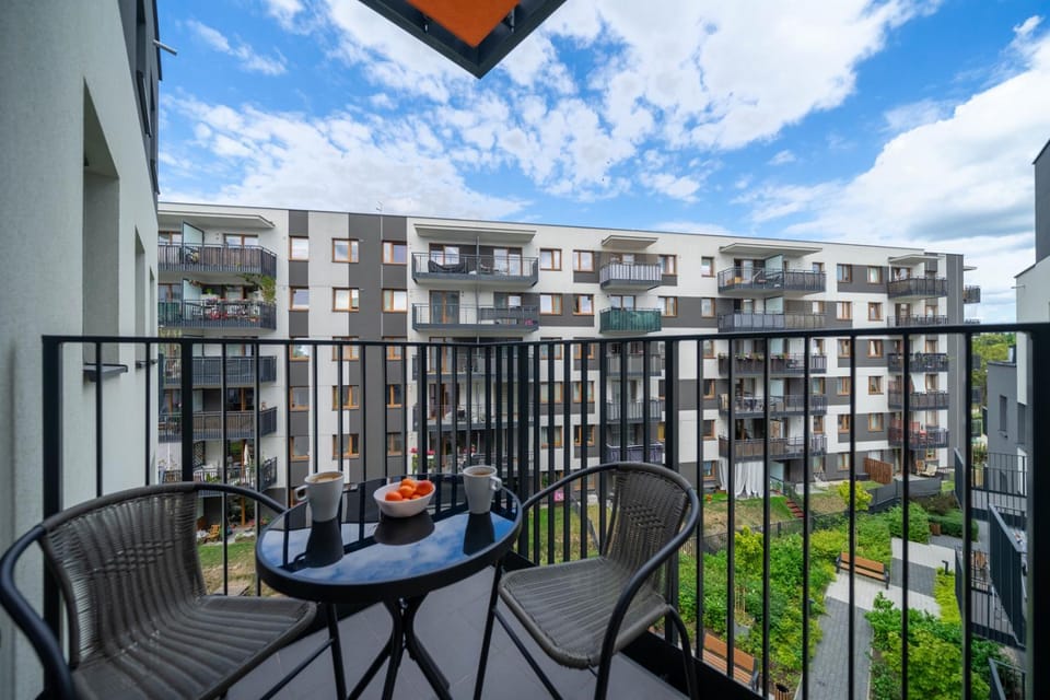 Property building, Patio, Day, View (from property/room), Balcony/Terrace, Seating area, Dining area, City view