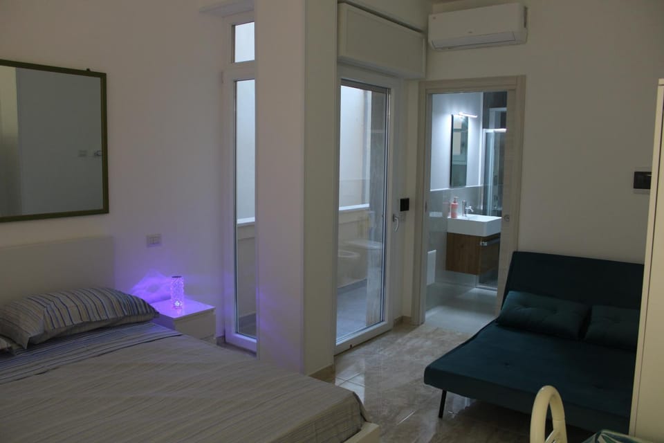 Bedroom, air conditioner