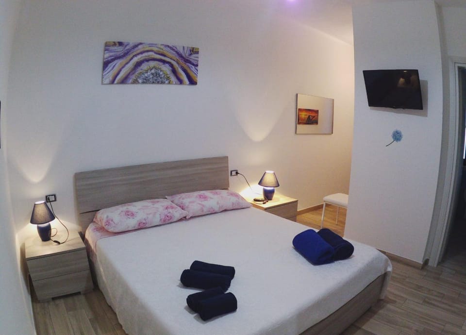 TV and multimedia, Bedroom, towels