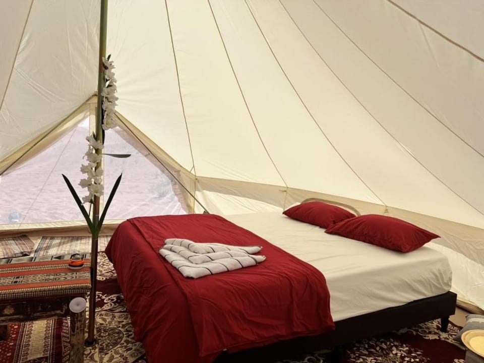 Photo of the whole room, Bedroom