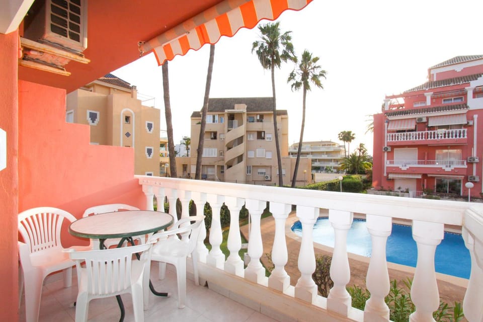 Los Jazmines con piscina a un paso del mar by costablancarent Apartment in Costa Blanca