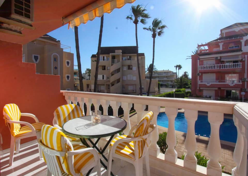Los Jazmines con piscina a un paso del mar by costablancarent Apartment in Costa Blanca