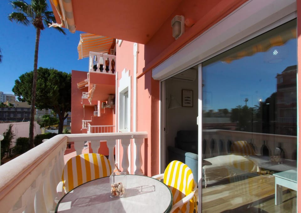Los Jazmines con piscina a un paso del mar by costablancarent Apartment in Costa Blanca
