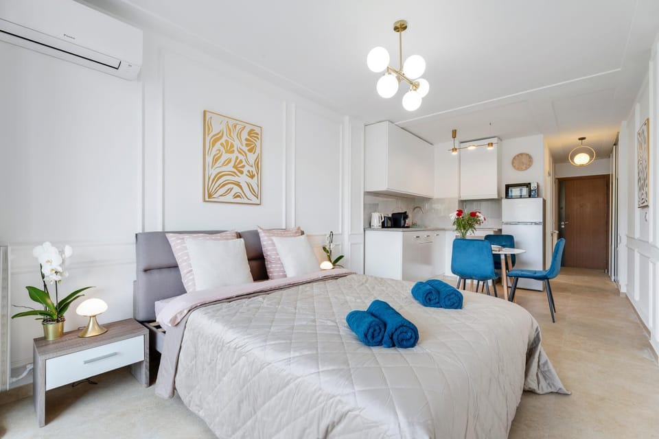 Bed, Dining area, Bedroom, air conditioner