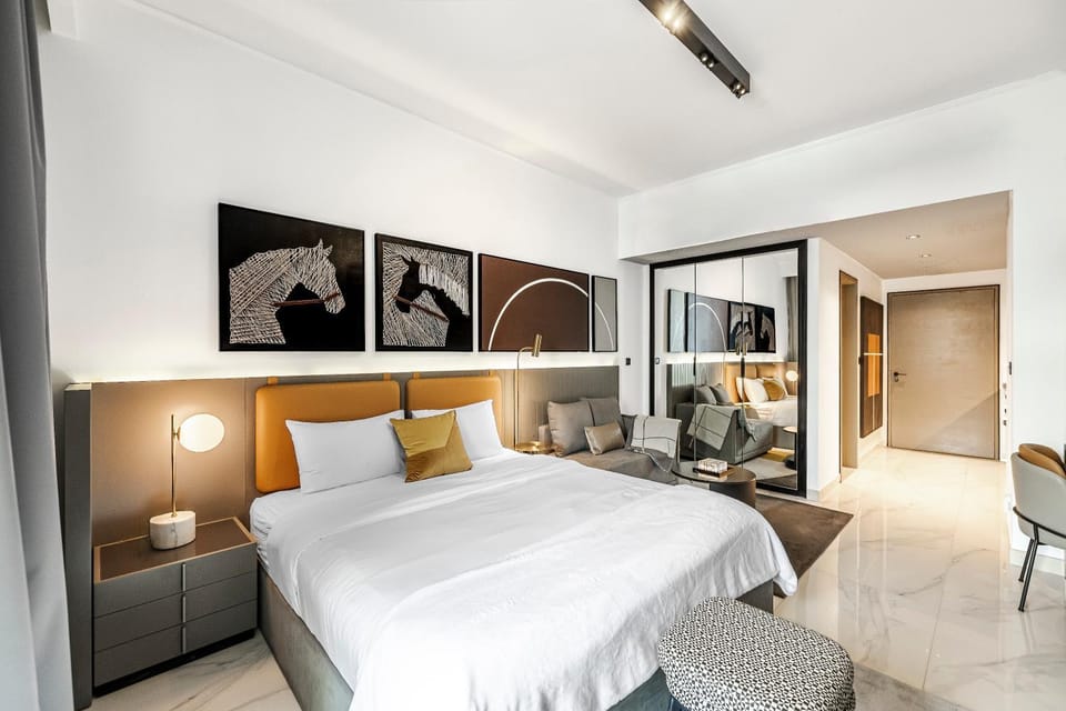 Bed, Photo of the whole room, Seating area, Bedroom